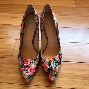 Nine West Floral Print  4 inch heels